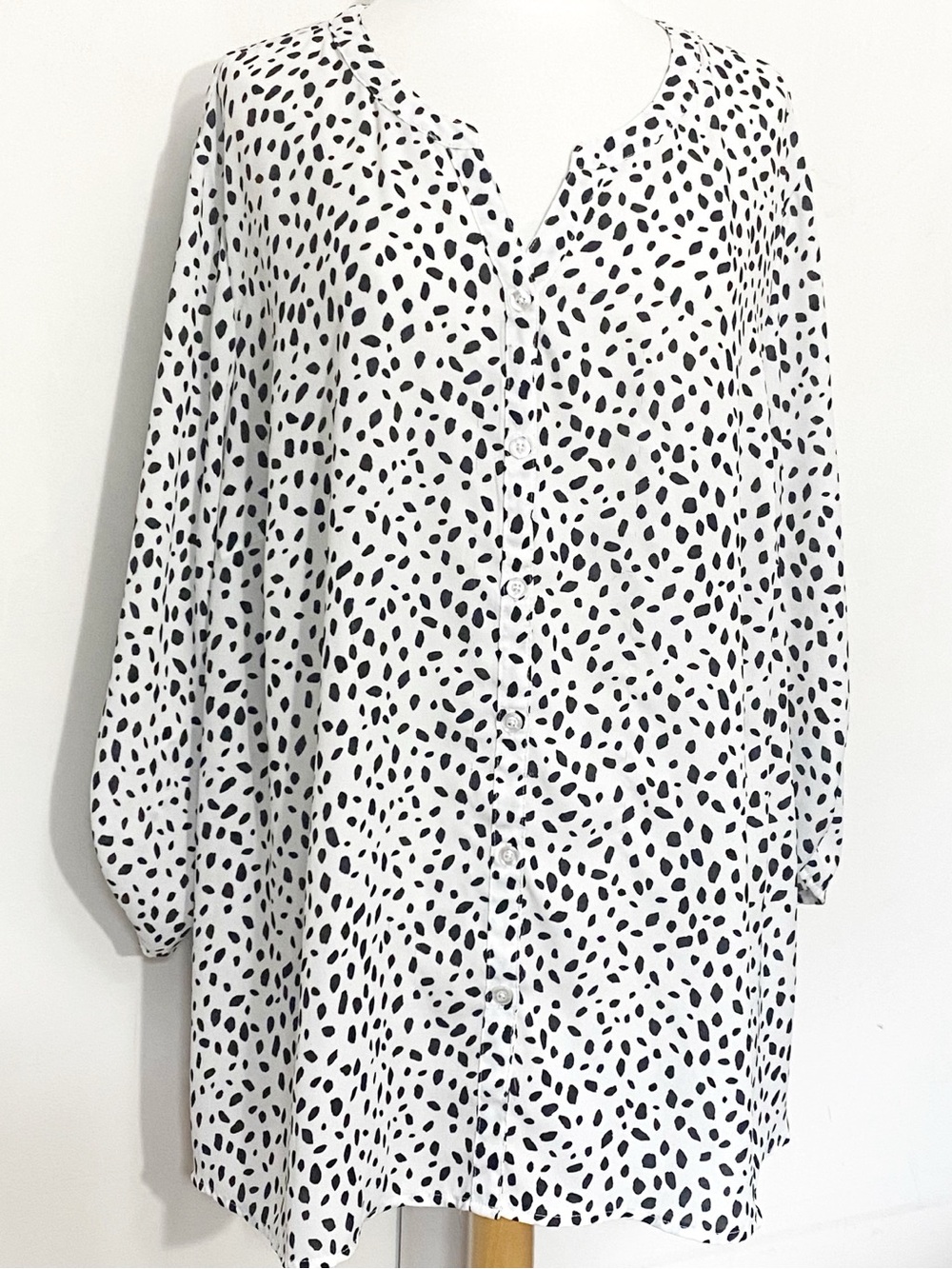 Catherines Women's Random Dot Printed Button-Front Tab Sleeve Top Blouse 3X